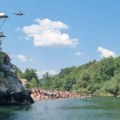 Plaža Petrovac spremna za 27. memorijalne skokove u vodu „Pajo Potežica”