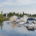 Šta uraditi kada automobil počne da tone u reku ili jezero
