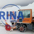 Neprohodan put preko Odvraćenice, zabrana saobraćaja za teretnjake: Jak vetar i veliki broj popadalih stabala otežava posao…