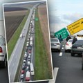(Video, foto): Snimak dronom najbolje pokazuje posledice jezivog udesa na auto-putu Novi Sad-Beograd: Kilometarske kolone!