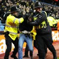 Nezapamćena makljaža u Ligi Evrope: "Mirni Švajcarci" se tukli s policijom i uništili stadion