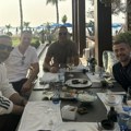 Kakvo društvo za jednog od glavnih ljudi Partizana: Legende svetskog fudbala na ručku sa Dankom Lazovićem!