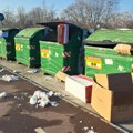 Beograđani, zašto ovako? Tužna slika iz srpske prestonice: stoje ostavljene pored kontejnera, ne zna se koliko.