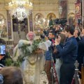 Radost Vaskrsa u grčkoj crkvi: Ovo je viralni "leteći sveštenik"