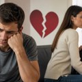 Bizaran raskid o kome bruji cela Srbija: Poklonio joj Soni i telefon, a sad je proganja i traži da mu vrati i donji veš