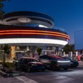 Tesla Diner: stanica za brzo punjenje električnih automobila, restoran i bioskop na jednom mestu
