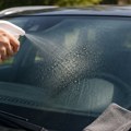 Vozači prskaju sirćetom vetrobransko staklo: Evo čemu služi i zašto ga stručnjaci preporučuju