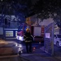 (Foto) Vatrogasac skinuo masku i reanimirao dete (2). Dramatične sekunde na Voždovcu, evakuisana cela porodica iz požara