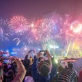 Spektakularni vatrometi u Sidneju, Hongkongu i Dubaiju, na Tajms skveru kristalna kugla spuštena u ponoć