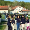 U školi kod Čačka vraćene školske Uniforme: Niko više ne misli šta će da obuče - svi imaju istu bluzu (foto)