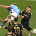 Gol koji je porušio sve zakone fizike! Majstorija Halanda o kojoj će se dugo pričati! Pozavideo bi mu i veliki Zlatan…