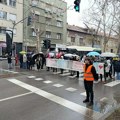 Novi Sad ne zaboravlja: Tišina i blokade i danas zaustavile grad na 15 minuta (FOTO i VIDEO)