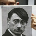 Ne, Hitler nije preživeo, nije pobegao podmornicom, niti živi na skrivenoj strani meseca. Umro je pre tačno 80 godina od…