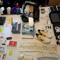 MUP: Uhapšena trojica pod sumnjom da su ljudima prodavali telefone, a slali sveće