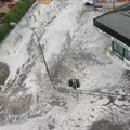 (Video) Strahovita oluja pogodila evropsku zemlju: Poginuo dečak (11), poplavljene kuće i putevi, pao i sneg