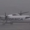 (Video) Putnički avion u grotlu superćelijske oluje! Vetar baca letelicu na sve strane, isplivao snimak koji ledi krv: Pilot…