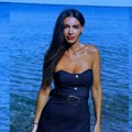 Preplanula, a dekolte puca: Voditeljka RTS-a pokazala fotke sa letovanja, komentari pljušte - Kosjerina se prva oglasila zbog…