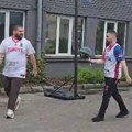 VIDEO I navijači znaju da igraju: Pogledajte kako Srbi i Turci igraju basket u Rigi