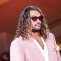 Najbolji frajer sveta u roze odelu i papučama za plažu na crvenom tepihu: Ljudi u neverici šta nosi, podelio internet