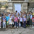 Mali humanitarci. Učenici iz Knez Sela ponovo u akciji prikupljanja čepova
