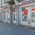 Brza reakcija posle pisanja portala Volim Zrenjanin: Postavljena zaštitna traka u centru – fasada i dalje nije sanirana…