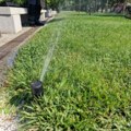 „KULTURA NAM JE NA NIVOU“ – Polomili prskalice na Gradskom trgu dok Leskovac gori od vrućine