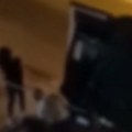 (Foto, video) Otmičar ga juri, žena vozi! Rekonstrukcija otmice muškarca u Novom Sadu: Na luksuznom vozilu pronađeni krvavi…
