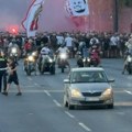 Korteo "Delija" krenuo na "Marakanu": Pogledajte dolazak navijača Zvezde na meč sa Plzenjom