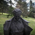 Seli se bista Petra Lubarde na Cetinju: Na njeno mesto podiže se spomenik Titu
