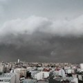 „Gore“ meteoalarmi: Vrelo, pa nepogode i grad, pljuskovi i orkanski udari vetra