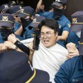 Južna Koreja: policija uhapsila 16 ekoloških demonstranata ispred ambasade Japana