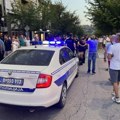 Auto udario dete u Gornjem Milanovcu: Projurio kroz Trg kneza Mihaila gde je počinjao protest