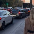 Neviđeni saobraćajni kolaps u Ustaničkoj, kilometarska kolona: Ljudi izlaze iz autobusa i nastavljaju peške