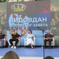 Ispred Skupštine Srbije književno popodne, okupio se veliki broj građana