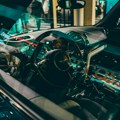 Uhapšen u Bečeju zbog krađe novca iz automobila: Jedan bio otključan, na drugom prozor otvoren
