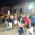 Na protestu u Leskovcu poručeno: Glad za pravdom i dostojanstvenim životom jača od zagušljivog dima roštilja