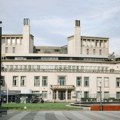 Incident u Hagu: Postavili zastavu OVK na ulazna vrata ambasade Srbije
