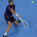 Medvedev se namučio, ali prošao u četvrtfinale Šangaja!