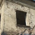 Oštećena i napuštena zgrada u Francuskoj ulici: Stanari i prolaznici zabrinuti za bezbednost