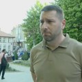 Protest u Aranđelovcu zbog raskopane ulice: Paralelno i skup SNS, gradonačelnik tražio od ekipe N1 da se skloni