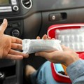 Putovanje i lekovi: Šta svaki roditelj mora da ima u neseseru kada ide na odmor sa decom?
