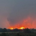Ekipa Insajdera u Deliblatskoj peščari: Vatra i dim nadomak mesta Šumarak, meštani kažu da takav požar ne pamte (FOTO, VIDEO)…