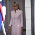 Modna lekcija prve dame Francuske: Brižit Makron pokazala kako se nosi najženstvenija nijansa sezone