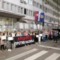 Sa protesta 'Kruševac protiv nasilja' poručeno da se okupljanjima čuvaju policajci