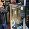 Постављен први млекомат на Торнику: Орагнско млеко доступно свим посетиоцима (фото)