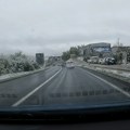 Prioritetni putevi u okrugu prohodni posle snega (VIDEO)