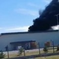 Gust crni dim kulja iz fabrike Vidljiv u celom gradu (VIDEO)