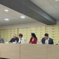Đilas i opozicija koja učestvuje na izborima traže da se Ustavni sud izjasni da li Vučićevo ime može biti na izbornim…