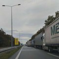 АМСС: Камиони на Батровцима чекају седам сати