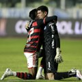 Flamengo preživeo La Paz, Boka ispala